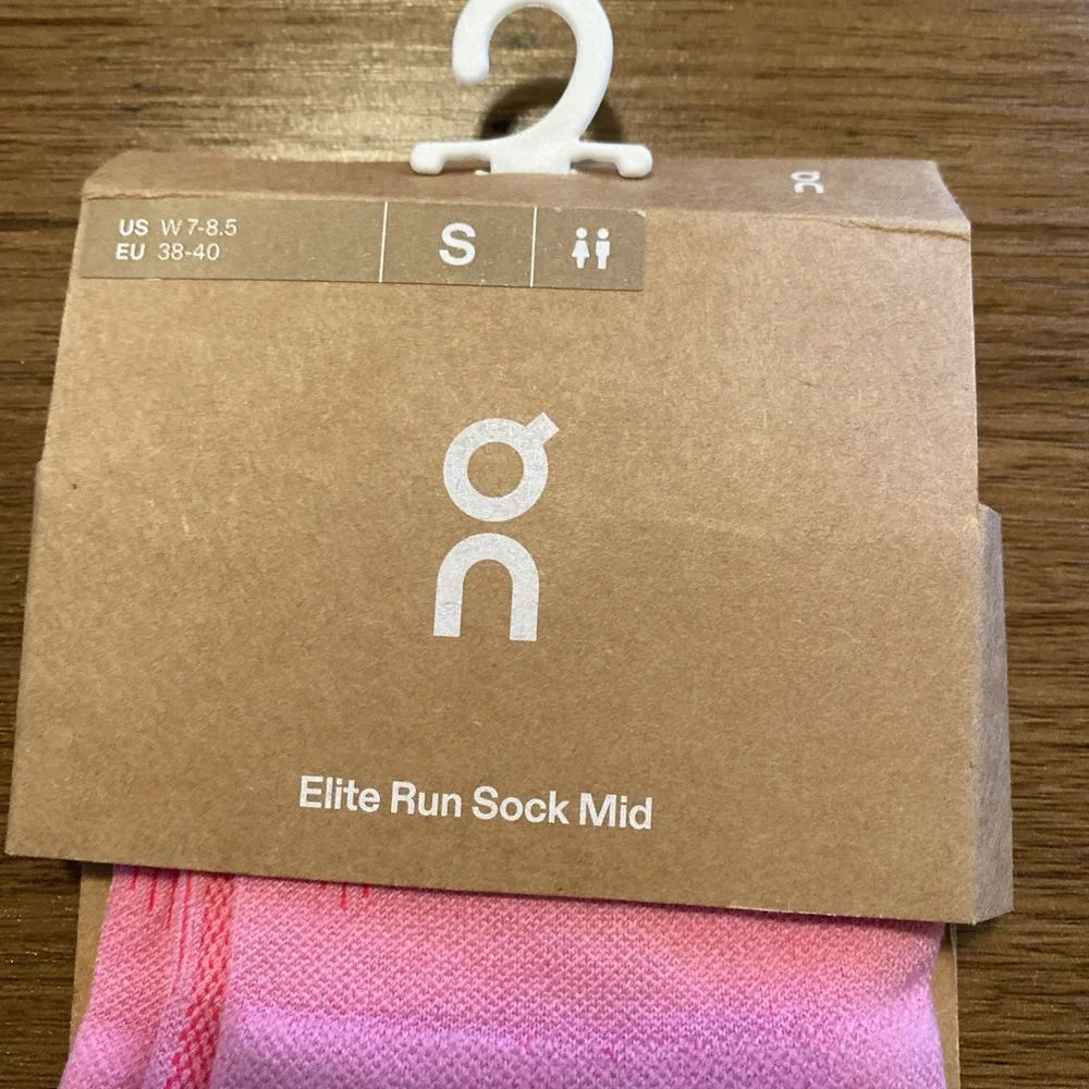 On 2UF10443955 Small W-(7-8.5) Elite Run Sock Low-1Pair, Raspberry/Pink